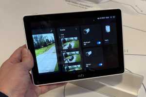 I went hands-on with Eufy’s elusive E10 smart display