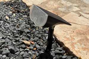 Linkind Smart Solar Spotlight SL5C review: Light up your landscape

