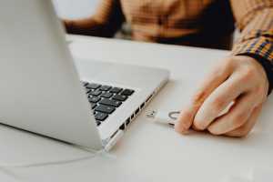 How to turn a USB flash drive into a secure login key for your PC