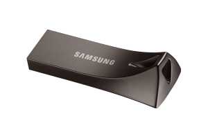 Samsung's speedy metal 128GB flash drive is only $15 right now