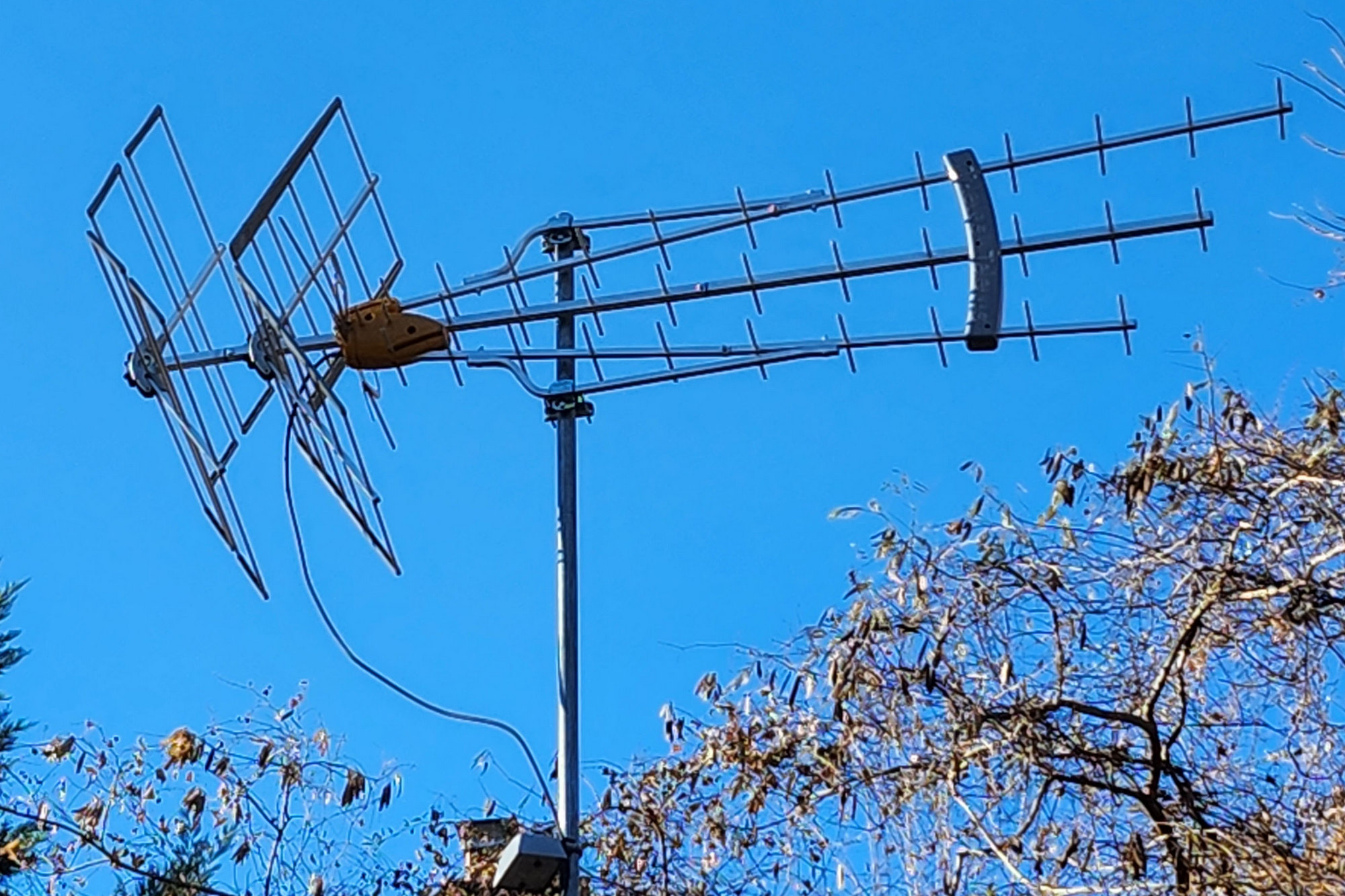 Televes Dat Boss Mix LR (model 149884) - Best roof-mount TV antenna