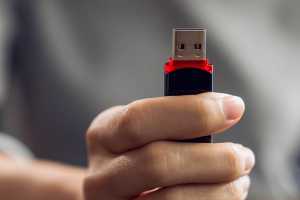Turn your flash drive into the ultimate Linux PC survival kit